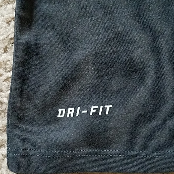 Nike shirt - Picture 2 of 4